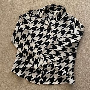long-sleeve button-down black and white top